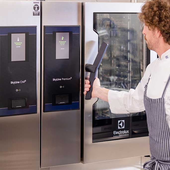 cook&chill - chef opening oven cook&chill - chef opening oven