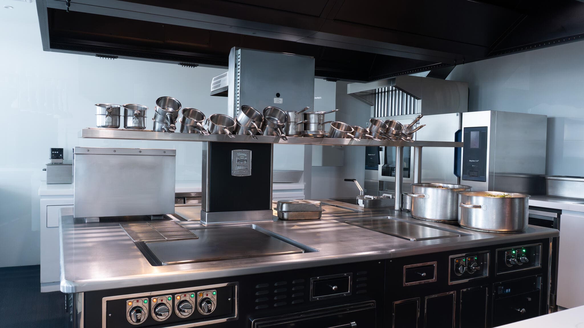 Mezzaluna Kitchen_01