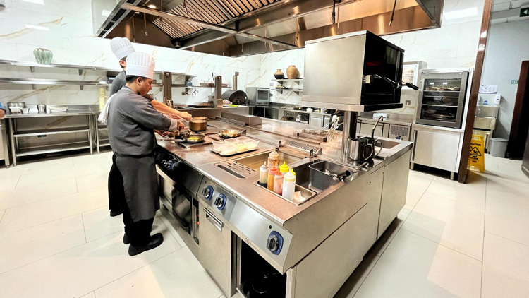 EPR_Raffles-Jakarta-750 Chefs cooking in a professional kitchen